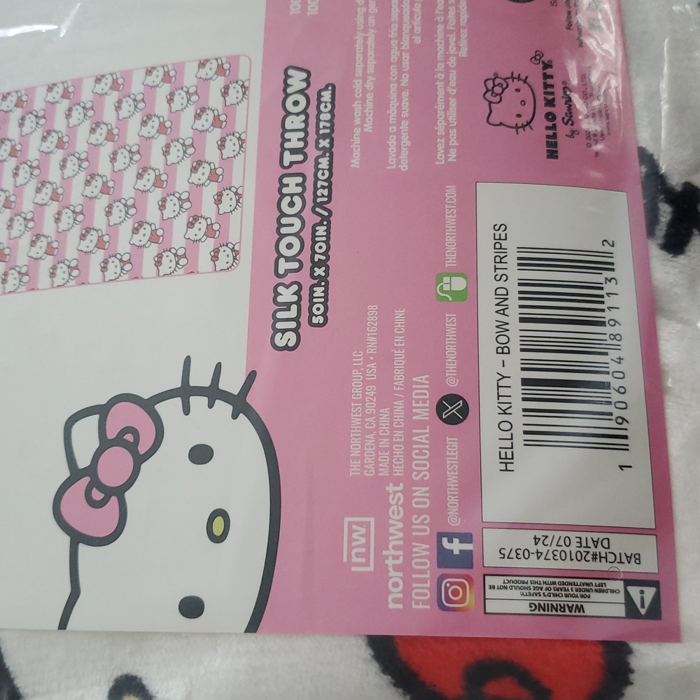Hello kitty throw blanket - Picture 3 of 5